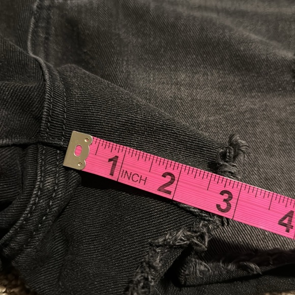 Time and Tru black distressed jean shorts (16) EUC! - Picture 8 of 10
